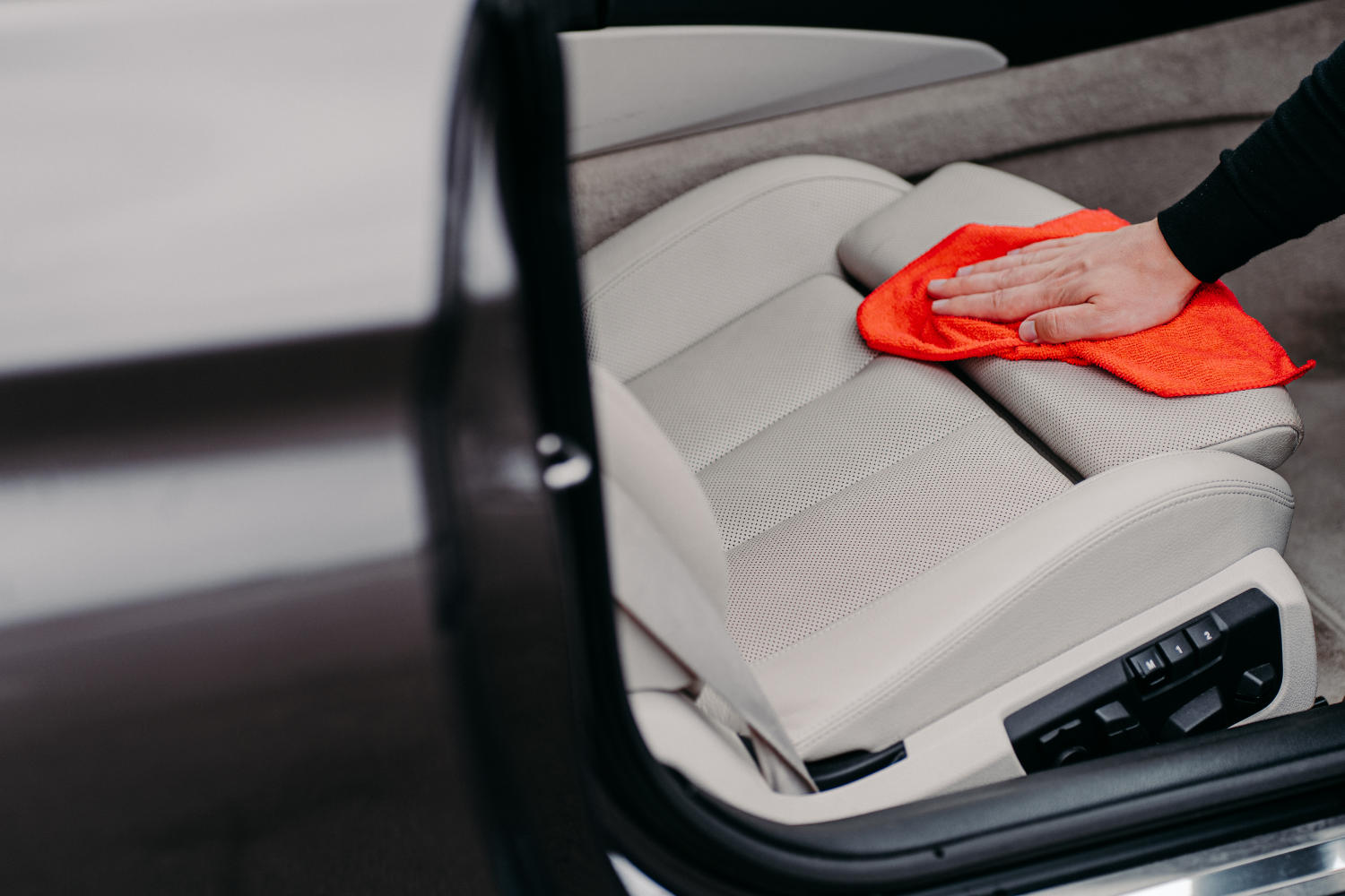 Best Porsche Leather Cleaners
