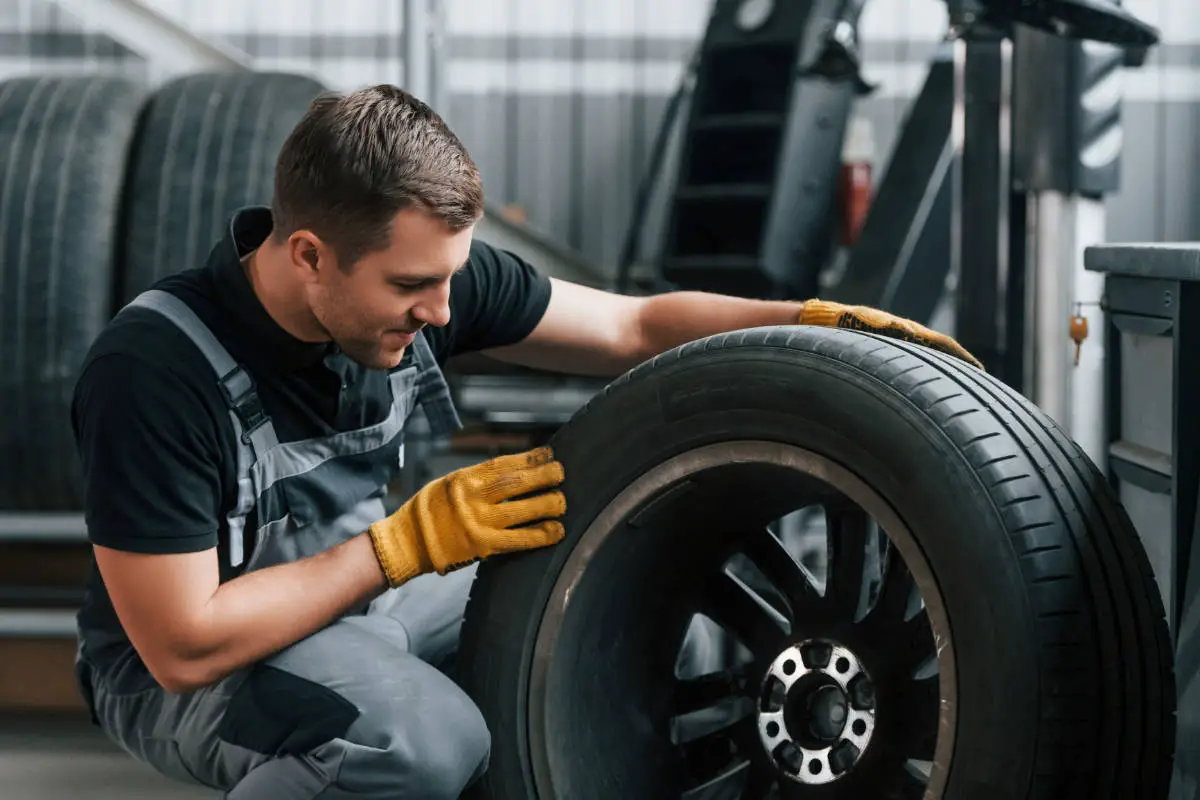 Which Tire Is Better For Ford F-150: 285/65R18 Vs. 275/70R18